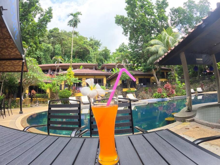 Проживание в семье Charming Pool Twin Patong